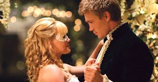 Хилари дафф, чад майкл мюррэй, дженнифер кулидж и др. Sam S Dress In A Cinderella Story Was Originally Going To Look Much Different Interview Magazine