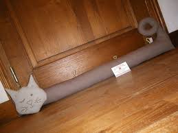 Chat Boudin De Porte Coton Coloris Mastic Et Beige Tete Inclinee Et Clin D Oeil Brode Main Animaux Par La Fee Ki Boudin De Porte Artisanat De Couture Etsy