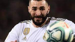 صورة بنزيما يستعرض آثار الحجامة على ظهره للتعافي سبورت 360 نشر النجم الفرنسي كريم بنزيما مهاجم ريال مدريد ال mens tshirts mens graphic tshirt mens graphic