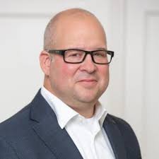 Dieses wahnsinnig tolle & emotionale Geschenk meines Teams markiert den  Abschluss meiner Zeit bei IEM…Ich bin baff & überwältigt.