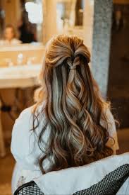 Here is a lovely tutorial that will give you a few. 40 Wedding Hairstyles For Long Hair Bridal Updos Veils More Weddingwire