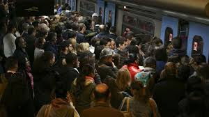 Tamam öbürü tcdd diyelim bunla onun ne alakası var ? Nova Greve No Metro De Lisboa No Primeiro Dia Da Web Summit Tvi24