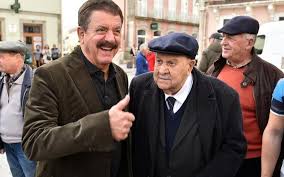 The viras, the malhão, the chulas and the green canes. Quim Barreiros Nao Podia Estar Mais Feliz Entre Na Festa Do 100 Âº Aniversario Do Pai Do Cantor Video Vip Pt