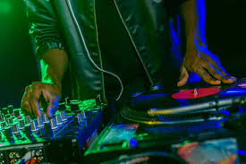 101 Tips to Find and Book your Perfect Wedding DJ! – WeddingDjCentral.com