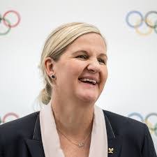 Lynda Hooper's Instagram, Twitter & Facebook