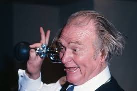 Dickie Powell. Boy could he croon! 42nd Street is the first movie I  remember seeing him in.