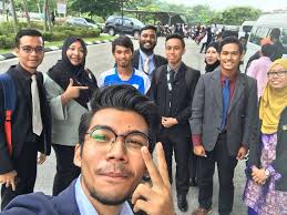 Baiklah, biar aku mula dengan fakulti, diploma pengurusan halal nii dibawah pengurusan fakulti acis (academy contemporary islamic science) ataupun akademi pengajian islam kontemporari.acis nii adalah fakulti baru yang diwujudkan uitm dalam memenuhi tuntutan pasaran pekerjaan tempatan dan global.acis nii baru diwujudkan dalam tempoh 5 tahun dan mempunyai dua jurusan dibwahnya iaitu diploma. Diploma Pengurusan Pelancongan Uitm