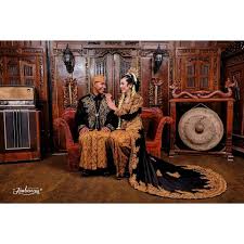 Cerita lugasnya cinta dalam album prewedding erixan dan diana. Facebook