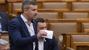 Kover's views reflect those broadcasted on state television earlier this year and come six weeks. Jakab Peter Kozel 10 Millios Buntetes Kapott Kover Laszlotol Blikk