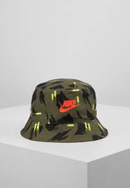 Nike Sportswear Bucket Festival Hatte Medium Olive Bright Crimson Zalando Dk Nike Sportswear Herremode Nike
