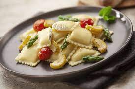Four Cheese Ravioli With Asparagus And Cherry Tomatoes Rosina Foods Recipe Cheese Ravioli Recipe Cheese Ravioli Ravioli Recipe