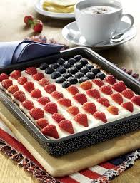 Genau Das Richtige Dessert Fur Ein Usa Essen Oder Ein Kaffeetrinken Ruhrkuchen Mit Leckerem Frosting Und Patriotischer Dekoration Dabei Flag Cake