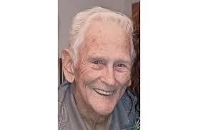 Shawn Holub's Instagram, Twitter & Facebook