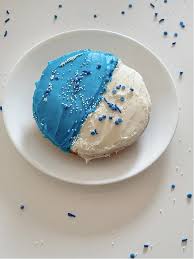 Shabbat Shalom 😊 I am excited to share my Black and White Cookie recipe  here. This time, I frosted a few for the holidays. My family is having a  Hanukkah Harry party