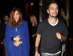 Διαζύγιο παίρνει ένα από τα πιο γνωστά ζευγάρια της ελληνικής showbiz, η δέσποινα βανδή και ο ντέμης νικολαΐδης οι οποίοι αποφάσισαν να χωρίσουν μετά από 18 χρόνια κοινής πορείας. Moyo3fyz0 G4om