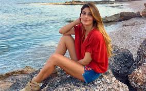 Η ανθή σαλαγκούδη ήρθε στο προσκήνιο το τελευταίο διάστημα μετά τη συμμετοχή της στο survivor. H An8h Salagkoydh Me Se3i Mayro Mpikini Badboy Gr