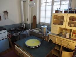 file:alte kche, 50s kitchen.jpg