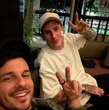 Joey Parris (@iamjoeyparris) • Instagram ဓာတ်ပုံများနှင့် ဗီဒီယိုများ