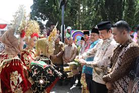 Kebersihan lingkungan sekolah merupakan tanggungjawab bersama yang dapat dibentuk sejak sekarang. Juara 2 Nasional Lomba Sekolah Sehat Sman 1 Ampek Angkek Syukuran Amcnews Co Id