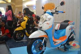 Modif striping honda cbr150r lokal warna putih moto3 motoblast via motoblast.org. Honda Scoopy Velg 12 Inch Tahun 2017 Modifikasi Playfull Dan Rame Gans Setia1heri Com