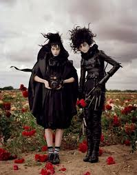 Edward scissorhands is a 1990 romantic fantasy film directed by tim burton. Beetlejuice Edward Scissorhands Lydia Deetz And Tim Burton Image 223199 On Favim Com