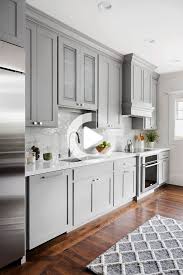 20 Superbes Idees De Couleurs D Armoires De Cuisine Pour Tous Les Types Armoires De Cuisine Grises Decoration D Armoire De Cuisine Interieur Moderne De Cuisine