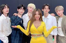 Jessi, korean rapper and singer, said in her content 'showterview' that she finds jungkook of bts to be very cool and manly these days. Beats Of The Week Laughs From Txt And Jessi And Great Comebacks From Somi The Boyz Red Velvet Seoulbeats