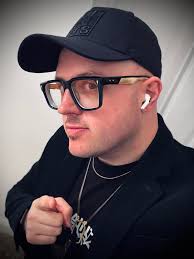 Did someone say Lucknow or Lookout 👀…haha. Introducing the Lucknow RX in  Beluga colourway. Such a superb fit. The unique wirecore temples with Art  Deco details really shine in dark gold. Love