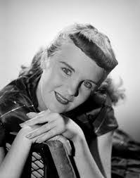 Molly Bee's Instagram, Twitter & Facebook