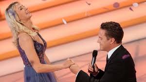 November 1975 in traunstein, oberbayern) ist ein deutscher trompeter, sänger und fernsehmoderator. Er Hatte Hotelzimmer Satt Stefan Mross Wohnt Jetzt Im Wohnmobil Stern De