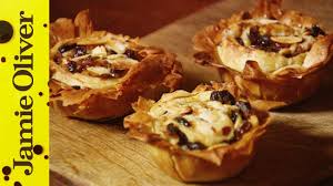 I didn't spend tons of time on it thanks to refrigerated pie crust. How To Cook Perfect Mince Pies Jamie Oliver Gennaro Contaldo Youtube