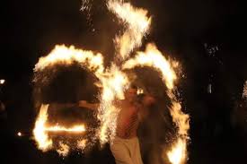 Möchten sie für meine feuershow den preis anfragen oder mehr über den genauen ablauf der show erfahren, kontaktieren. Feuershow Zur Hochzeit Kosten Preise In Stuttgart Zauberkunstler