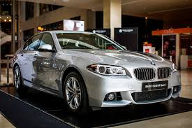 It is the successor to the new class sedans and is currently in its seventh generation. Bmw 5 Series Facelift Diperkenalkan Funtasticko Net