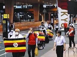 東京五輪 に出場するウガンダの選手団９人の中の１人が 成田空港 で 新型コロナウイルス の陽性と判明し、残る８人が 大阪府 泉佐野市 へ移動した後に濃厚接触者と特定された問題で、うち２０代の選手１人がｐｃｒ検査で陽性と判明した。 å¤§é˜ªæ»žåœ¨ã®ã‚¦ã‚¬ãƒ³ãƒ€é¸æ‰‹å›£ã§æ–°ãŸã«1äººã‚³ãƒ­ãƒŠé™½æ€§ ç©ºæ¸¯æ¤œç–«ã«ç¶šã2äººç›® æ±äº¬æ–°èž Tokyo Web