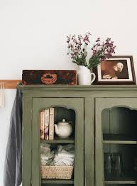 Mercatini Dell Usato La Tappa Obbligata Di Questo Periodo Vita Su Marte Bookshelves Meubles Meublesdiy Diymeubl 2020 Ic Mekan Fikirleri Dekor Ev Ic Tasarimi