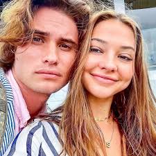 Kelsea Ballerini and Chase Stokes have ended their relationship after  nearly three years together. To #PeopleMagazine, a representative has  confirmed that both “gave it their all,” but despite their best efforts,  things