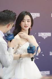 Triệu lệ dĩnh và phùng thiệu phong tuyên bố ly hôn sau 3 năm chung sống. C9gatqjyu7ut3m