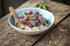 Porridge Bowl Mit Frozen Berries Lebensmittel Essen Porridge Rezepte