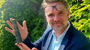 Lori Rogerson's Instagram, Twitter & Facebook