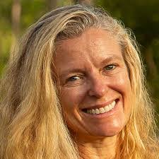 Stephen Hundley's Instagram, Twitter & Facebook