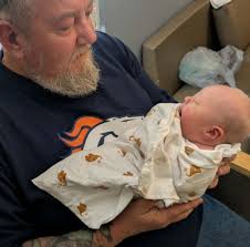 How does the “big” sellers keep up with there product as far as who to ship  items it to when they have no pictures or titles but only weights?? Love to  know