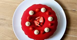 Genoise Creme Diplomate Vanille Creme Diplomate Fraise Insert Fraises Cuites Et Fraiches Glacage Velours Gourmandise Fraisier Creme Diplomate