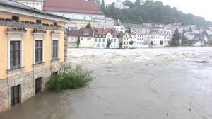 Nach schärding, ist am dienstag nun auch in saxen (bezirk perg) zivilschutzalarm ausgelöst worden. Hochwasser Steyr Zwischenbrucke 2 6 2013 Youtube