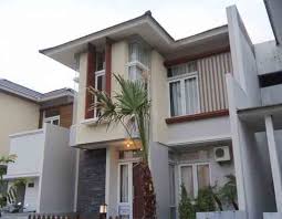 Model rumah seperti ini tidak hanya berkembang di perumahan kota besar, tetapi juga menjalar sampai ke penjuru daerah hampir seluruh pelosok tanah air. 75 Model Rumah Minimalis 2 Lantai Sederhana Modern