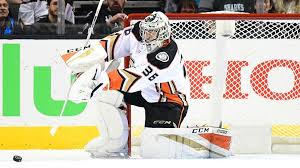 Родился в семье анны эк и класа эрикссона — шведского хоккеиста. Ducks Season Preview Gibson S Durability Important