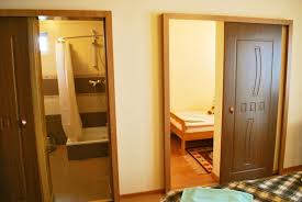 In jur, privelistea pajistilor inflorite si a padurilor va incanta privirea. Oferte Cazare La Alexandra Pensiune Din Bucovina Romania