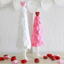 In the video you'll learn to make a cute heart. 21 Easy Diy Valentine S Day Decorations That Aren T Cheesy