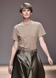 Stella Tennant Model S Life And Career In Pictures Bbc News Stella tennant's family have confirmed the model took her own life, saying she felt unable to go on after being unwell for some time.