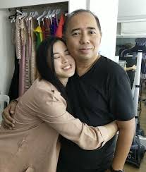 He is a celebrity video star web. Maureen Wroblewitz And Kisses Delavin Join Miss Universe 2021