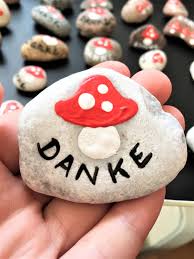 Glucksbringer Stein Fliegenpilz Handbemalt Etsy Basteln Mit Steinen Basteln Fur Kindergartner Basteln Mit Kleinkindern